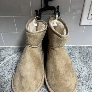 Just Be Womens Faux Fur Lined Snow Boots Size US 6 Brand New With Tag